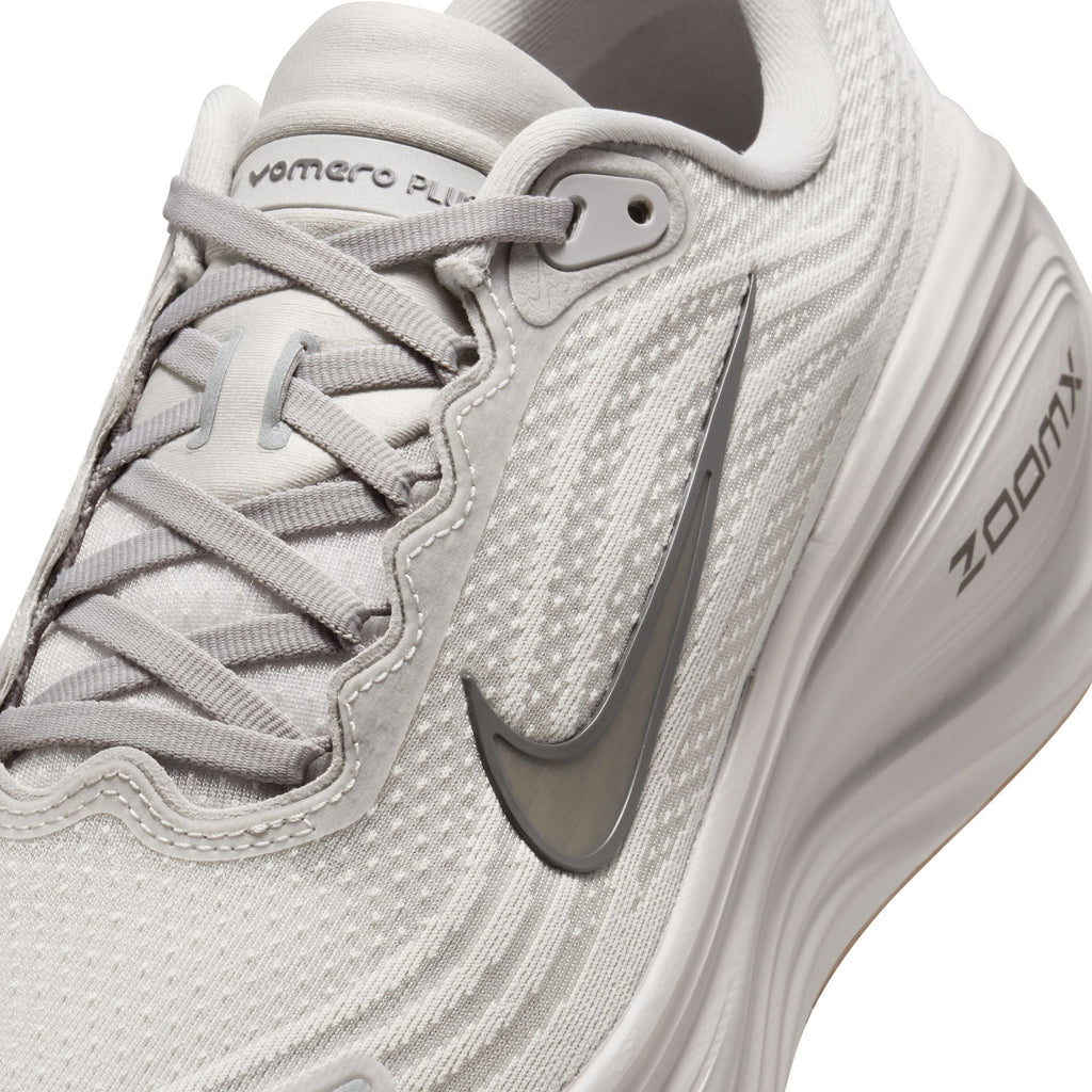 Nike Vomero Plus - HV8150-005